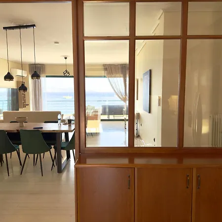Seafront Luxury Apartamento Calamata