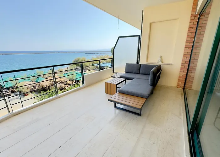 דירה Seafront Luxury