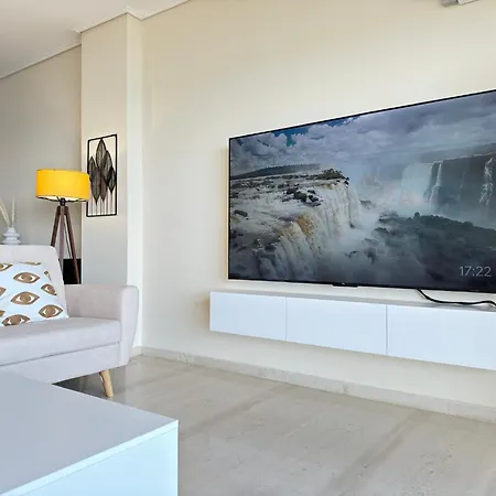 アパート Seafront Luxury カラマタ